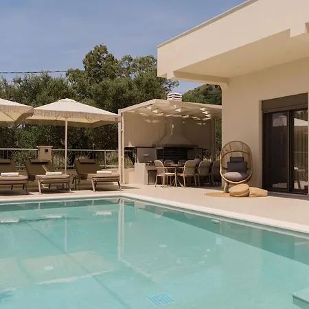 וילה Ajra, A Distinctive Gem With Private Pool By Mindyourvilla Kalamákion
