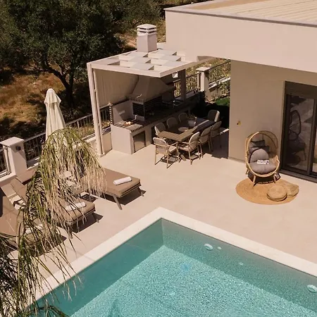 Ajra, A Distinctive Gem With Private Pool By Mindyourvilla וילה
